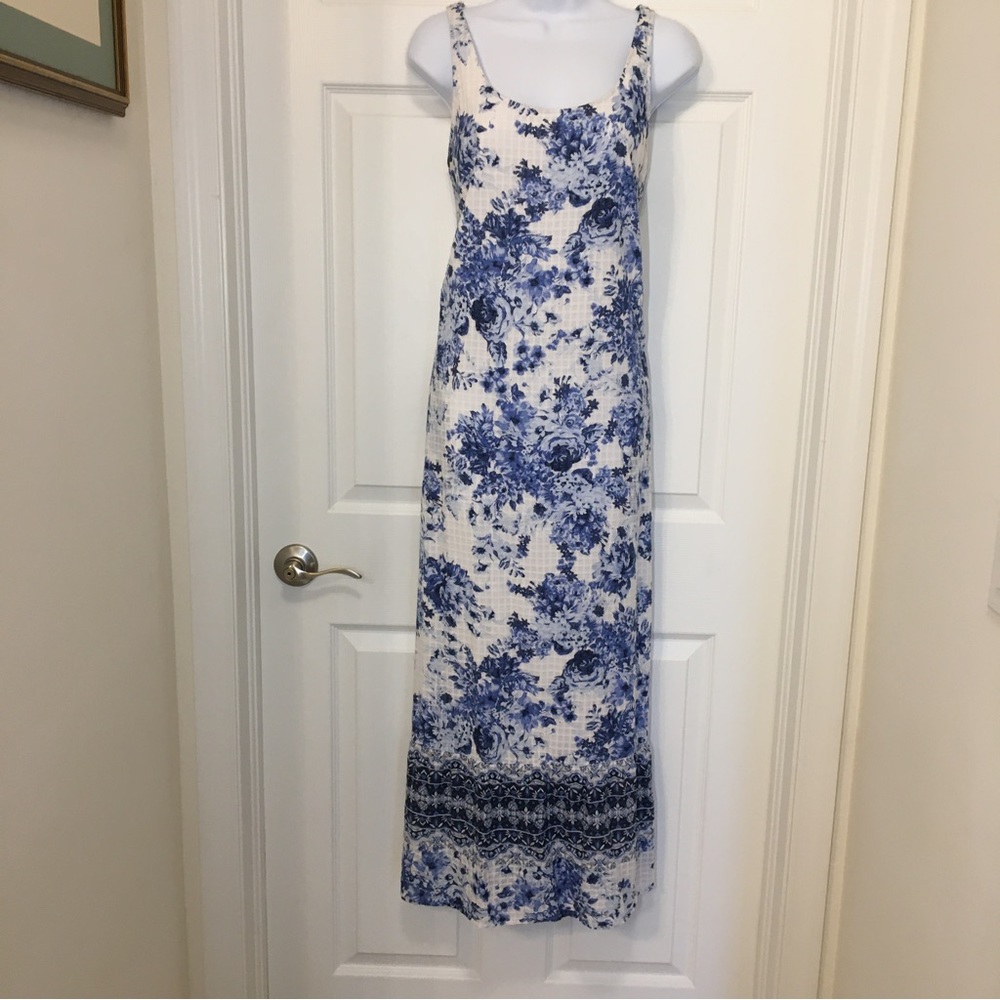 🛍️ SALE! J.Jill Blue and White Floral Maxi Dress Sz MT